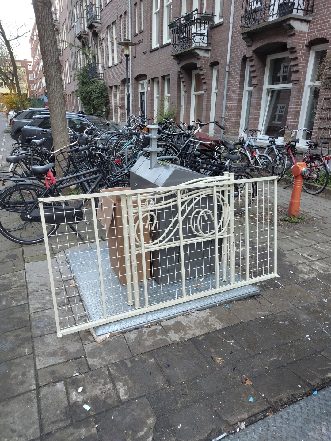 Single bed base, fully functional (includes bolts for assembly) 1