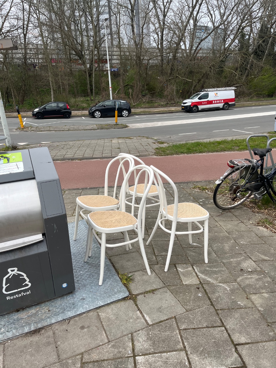4 (slightly damaged but good) chairs 1