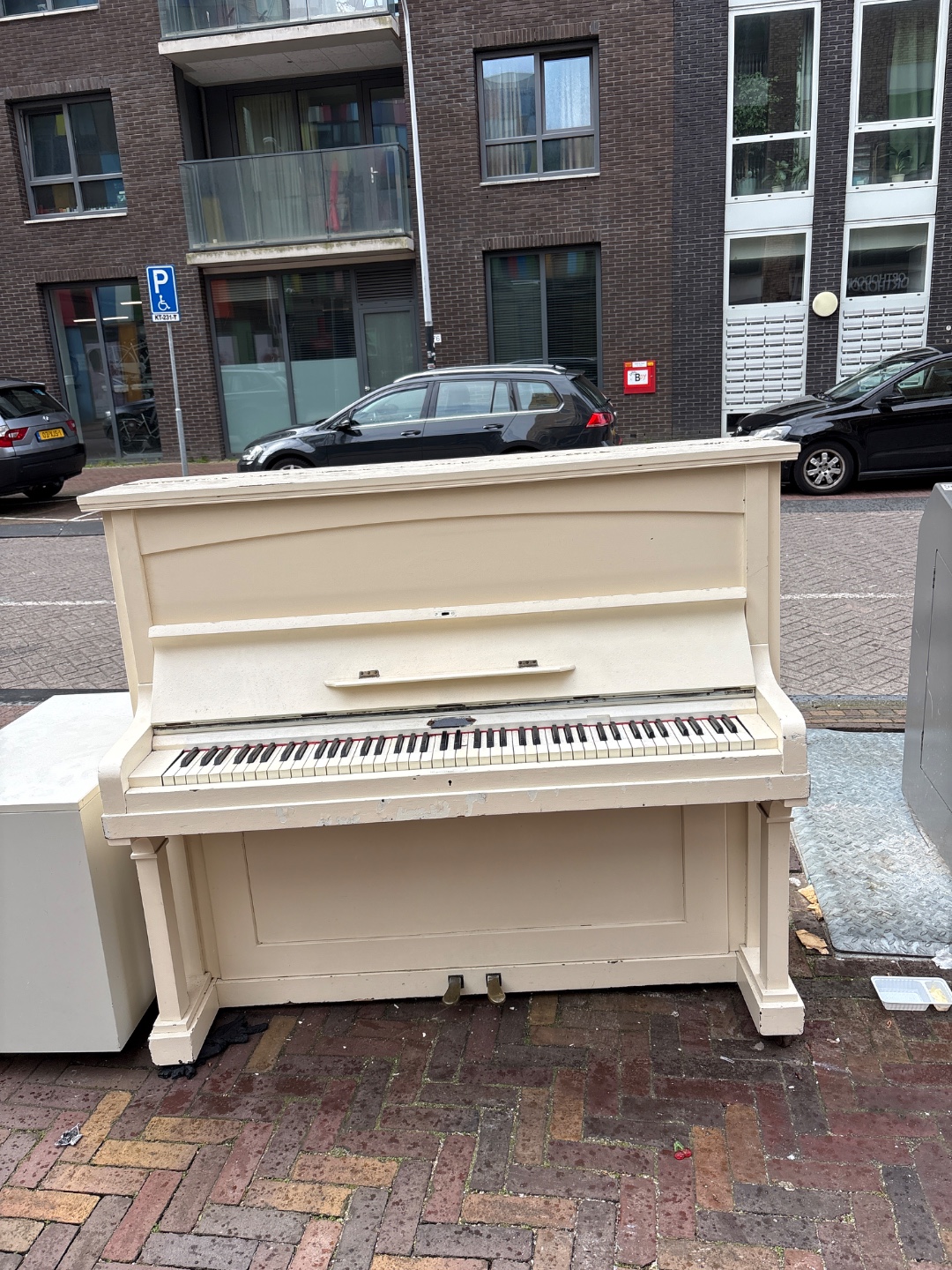 The piano is in a good condition! 1