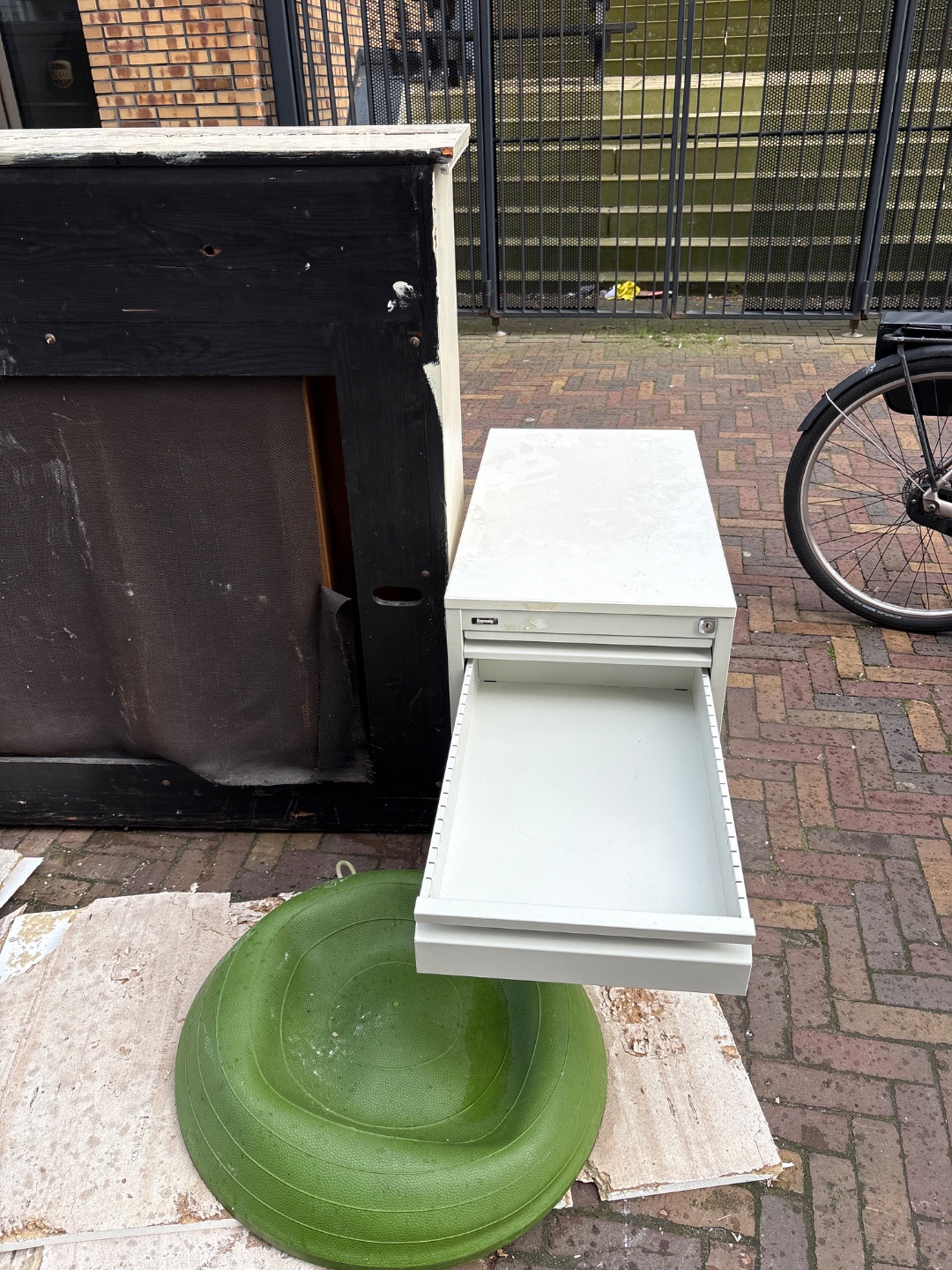 The piano is in a good condition! 3