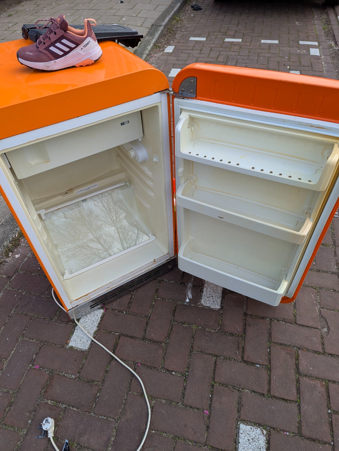 Smeg koelkast. Geen idee of ie werkt. 2