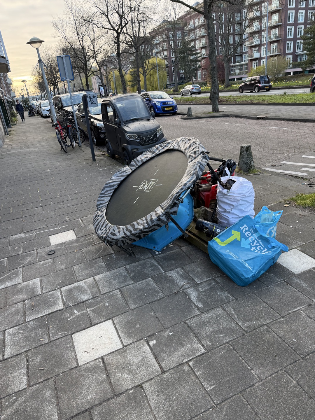 Trampoline + sandbox 1