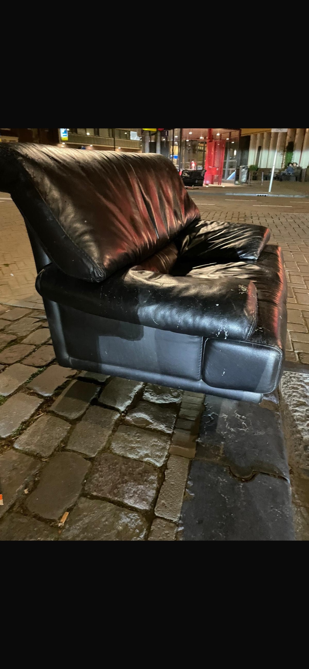 2 stuks designer stoelen zonder scheuren lijkt op B&B italia. Passen helaas niet door mijn trap 2