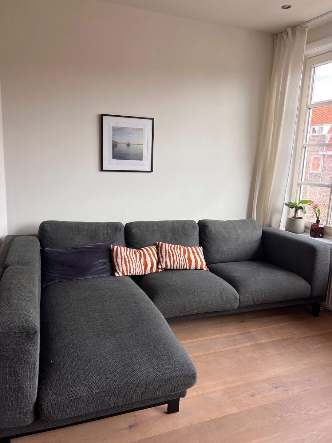 Grijze Bank 3 april rond 9:00 gratis ophalen. Staat dan buiten ivm verhuizing! 1