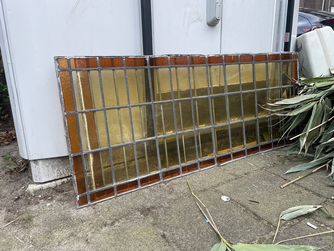 Glas in lood. Lijkt totaal maar 1 glaasje kapot 1