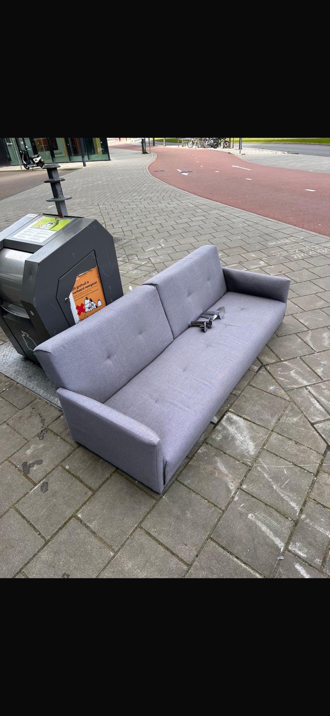 In hele goeie staat, de pootjes zijn eraf maar kunnen er opnieuw in geschroefd worden 1