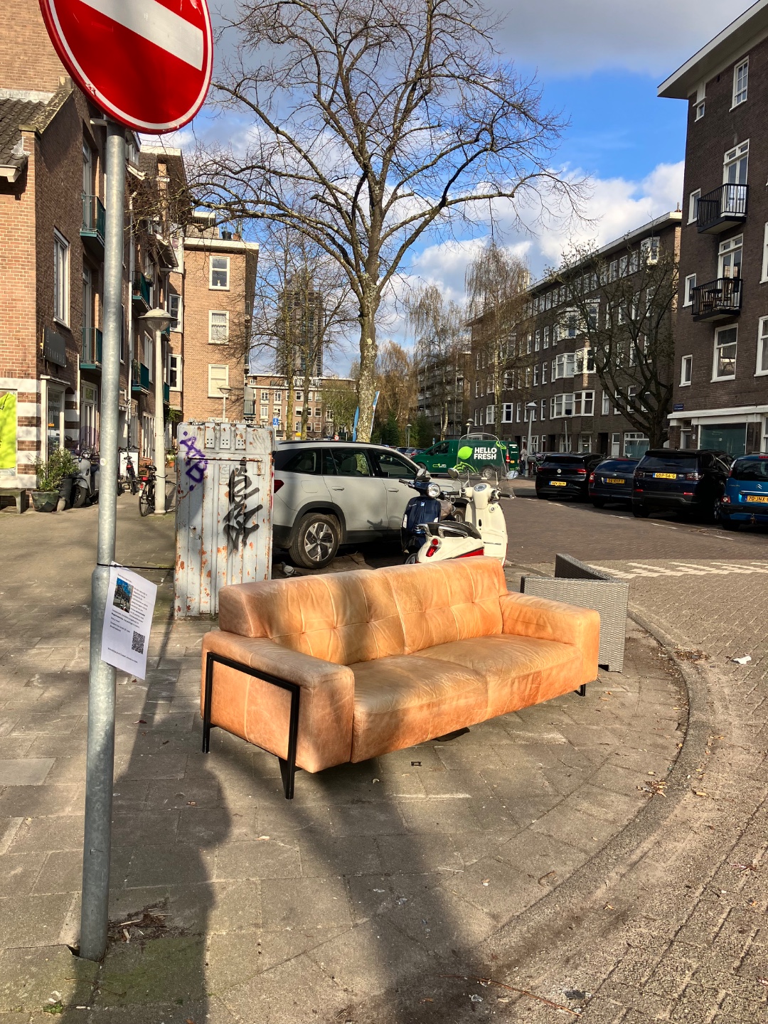 Looks like a very good leather sofa 2