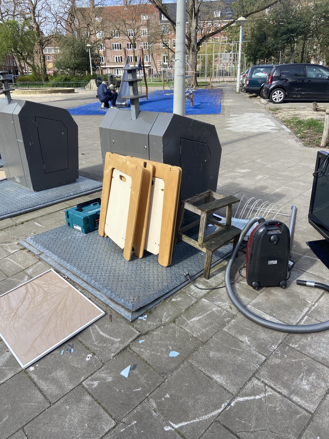 Working TV and table legs 2