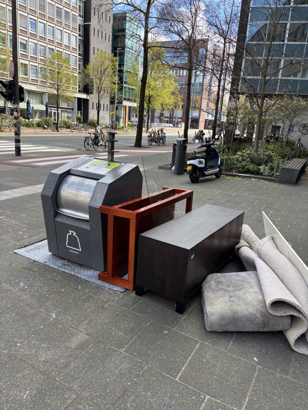 Salon tafel en dressoir! 1