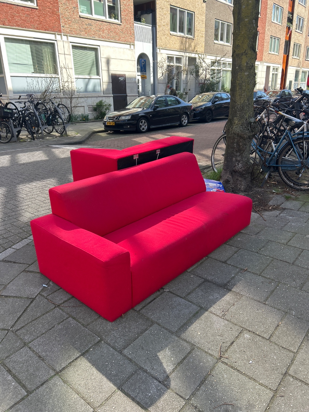 Item found on Amsterdam, West, Helmersbuurt, Kanaalstraat 145 1