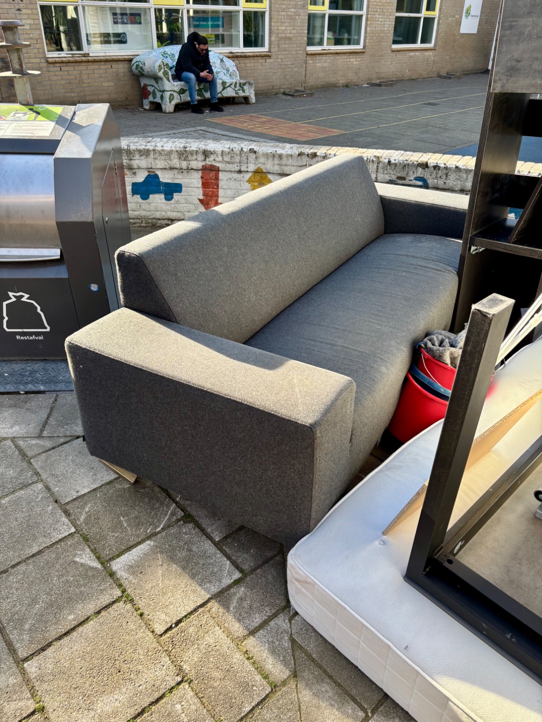 DANCA Sofa. Looks to be in good shape 1