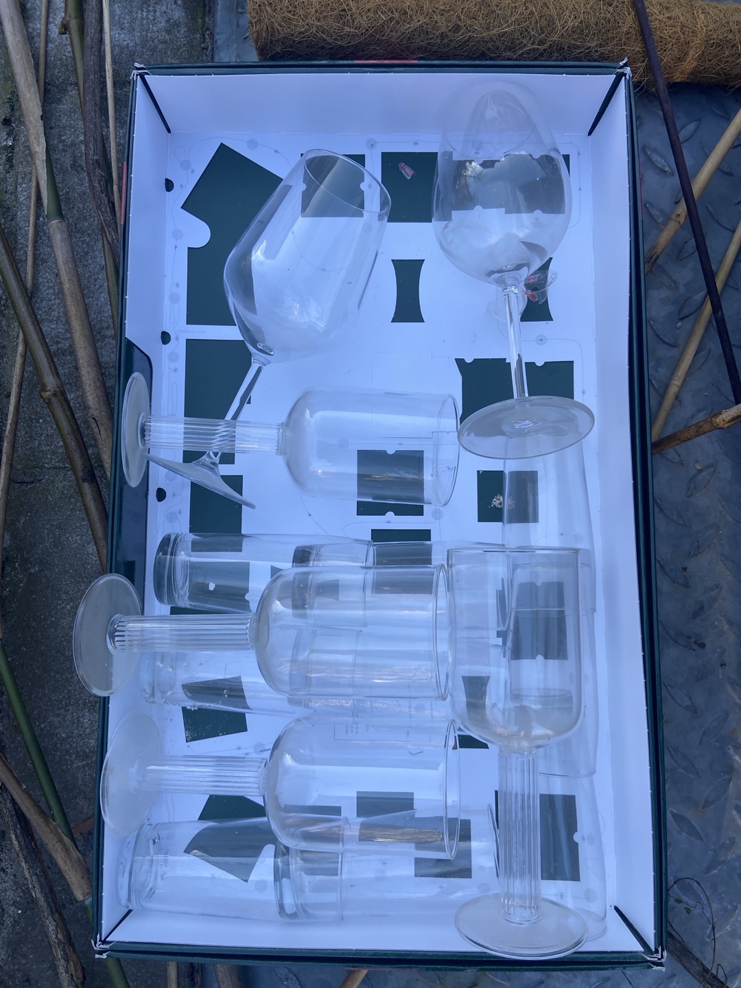 Free plant and glassware incl. Wine glasses from the brand FEST 2