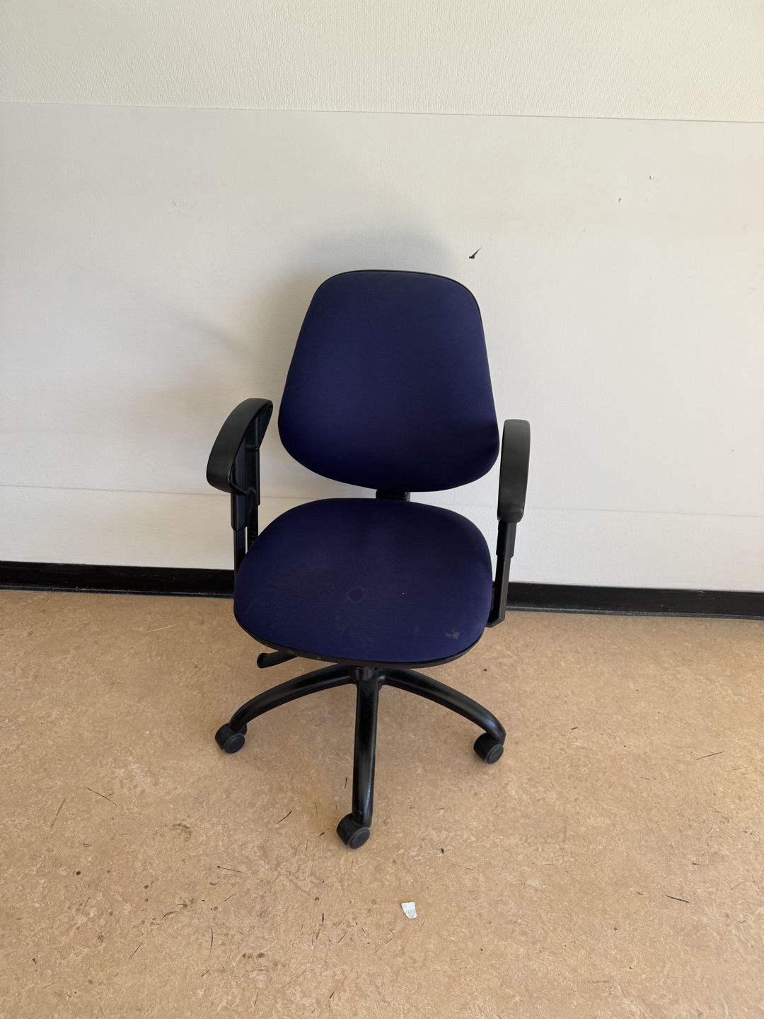 Free : wooden table, big kallax (2 of them) Ikea, desk chair 
You can find at the CareDesignLab please email me if interested heloise@caredesignlab.nl 1