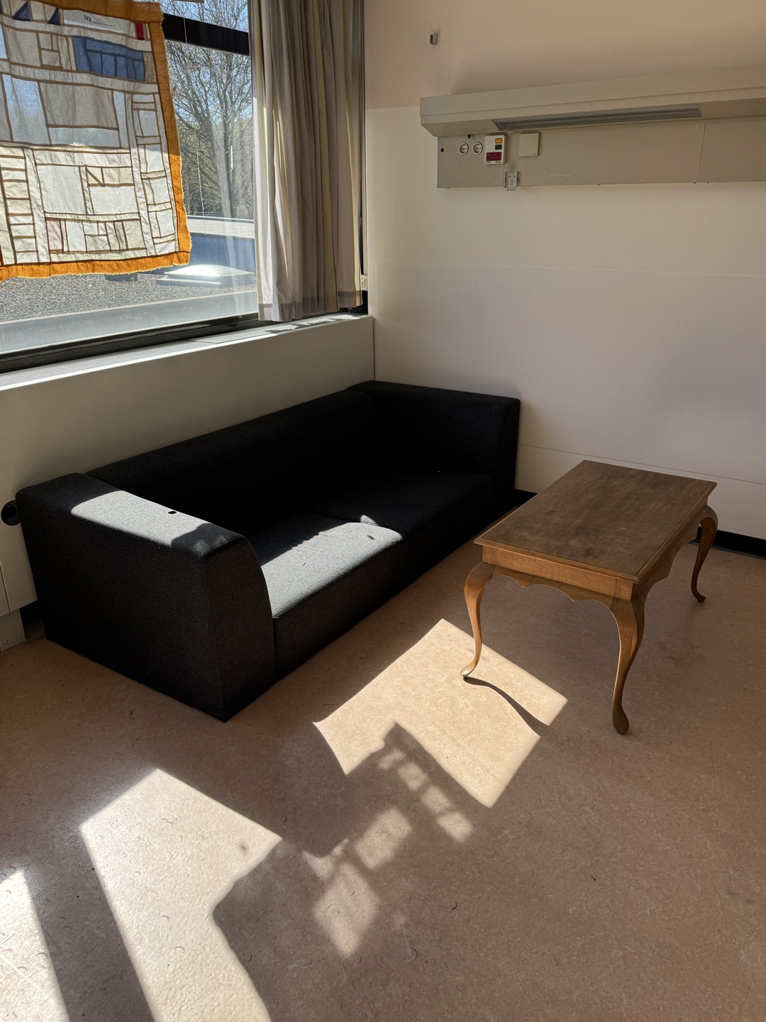 Free : coffee table, sofa , carpet Ikea 
You can find at the CareDesignLab please email me if interested heloise@caredesignlab.nl 2