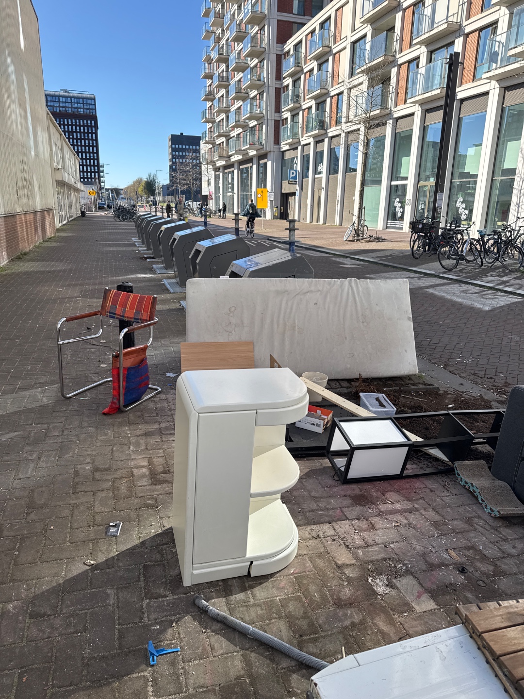 Whole lot of stuff including washing machine and couch 2