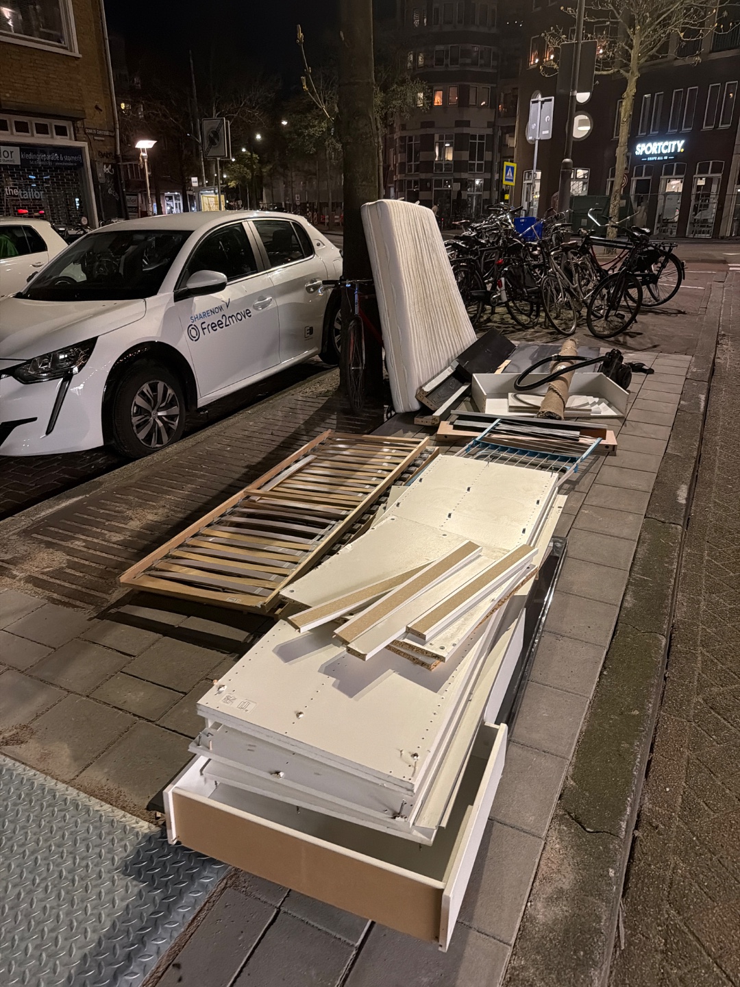 Item found on Amsterdam, West, Staatsliedenbuurt, Donker Curtiusstraat 3 3