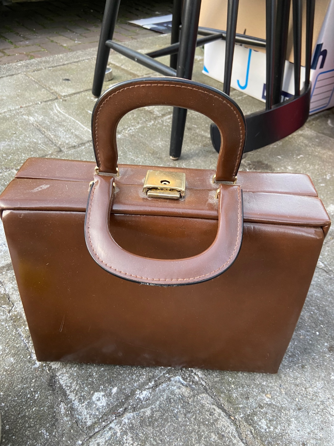 Including loads of glassed and pottery and pink plates (no pic included) 3