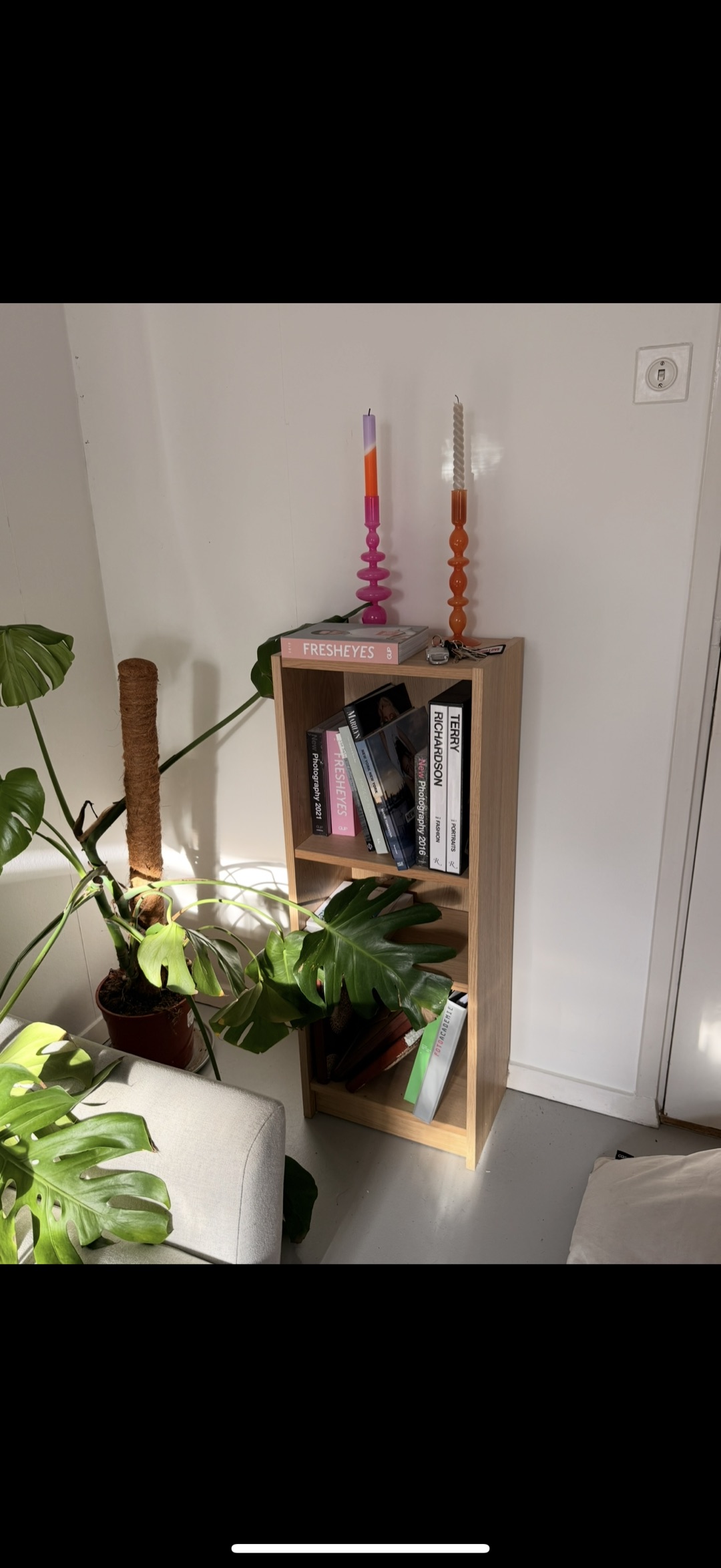 Hout look book cabinet. Not sure the size but it’s from IKEA I think it’s a small Billy. 

Pick up today before 13.00 @Krelis Louwenstraat 1. DM @roxydegroot, first who can pick it up can have it. 2