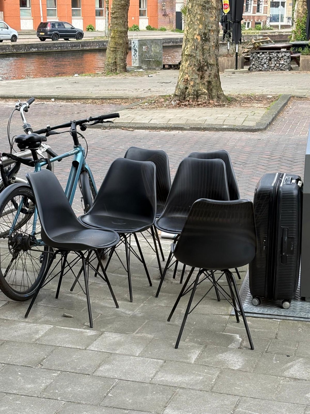 6 black chairs infront of DISSTUDIO.  Amstelveenseweg 2 
(Don’t know why I can’t change it on the adress) 1