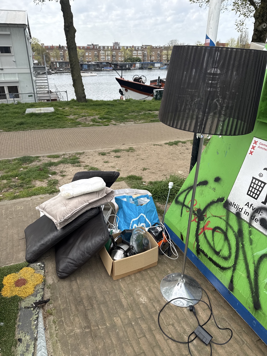 Lamp, pots pans, glasses, iron, cushions, everything works 1