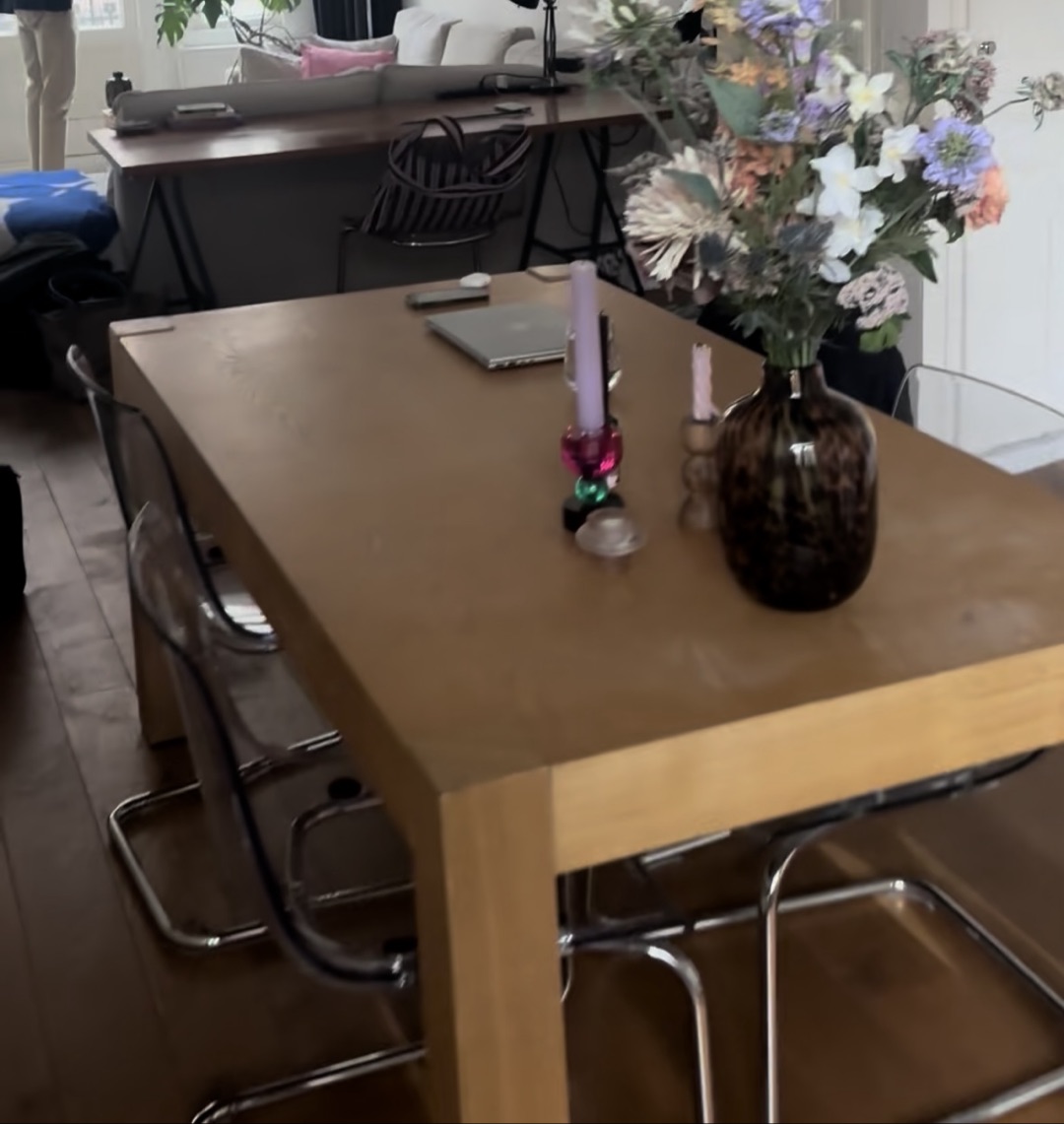 Table to pick up for free today! The table legs have already been taken off
Around 160 cm x 90cm 2