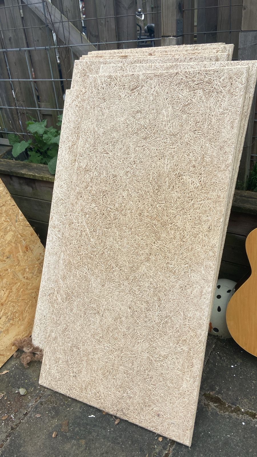 12 pieces of mdf & 10 spaanplaat - to be picked up in Utrecht (will be brought to recycling station from 21/04 1