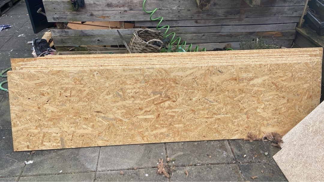 12 pieces of mdf & 10 spaanplaat - to be picked up in Utrecht (will be brought to recycling station from 21/04 2