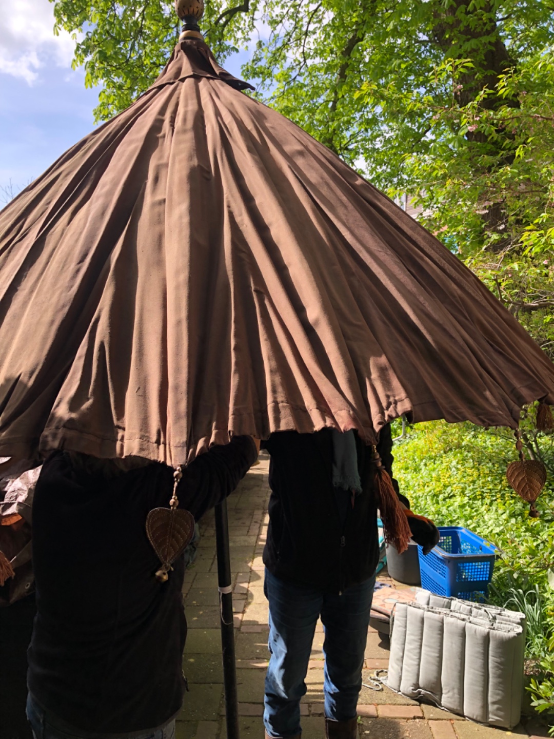 Parasol met oosterse Aziatische vibes.. ingepakt en wel. 2