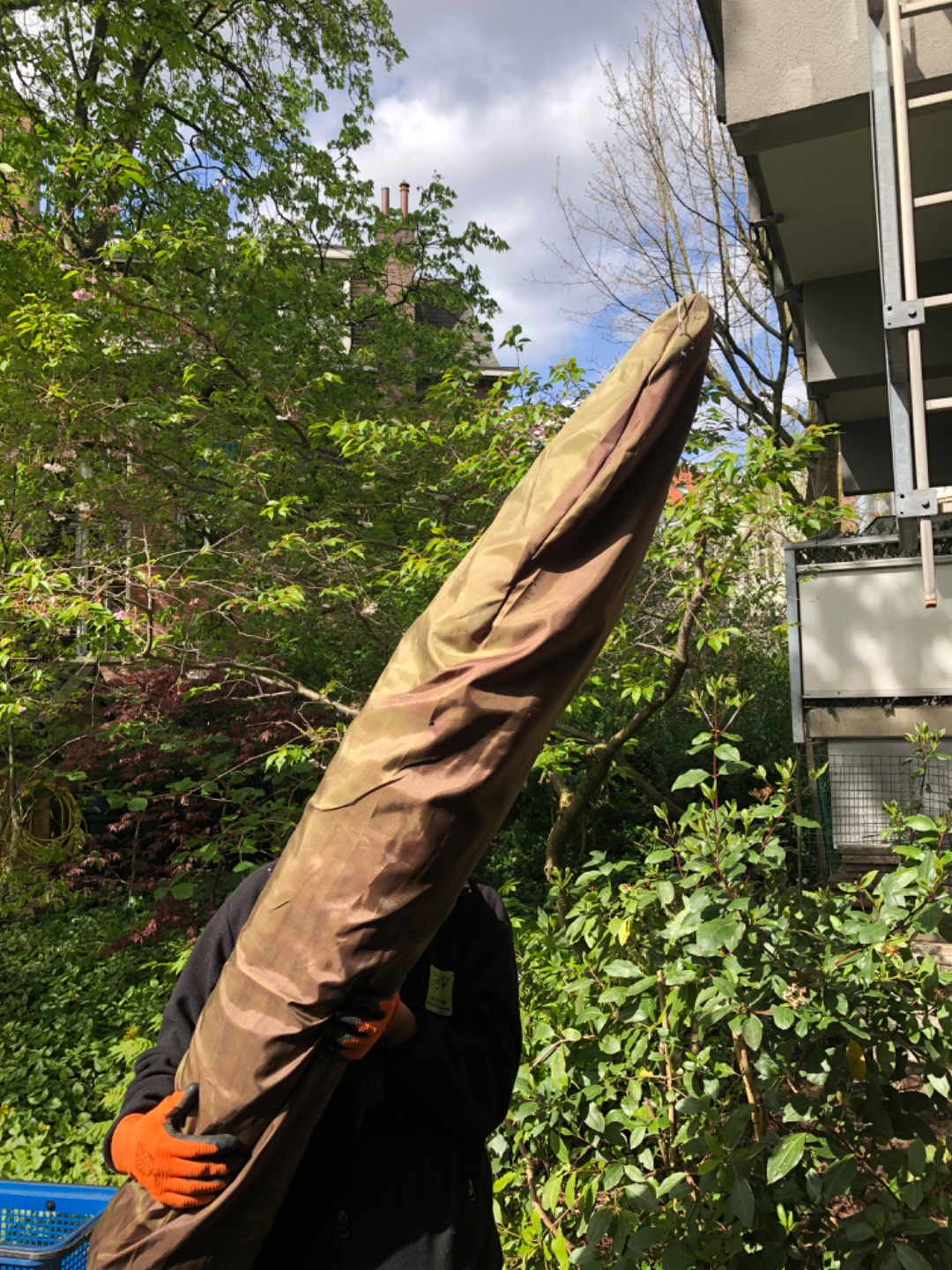 Parasol met oosterse Aziatische vibes.. ingepakt en wel. 3