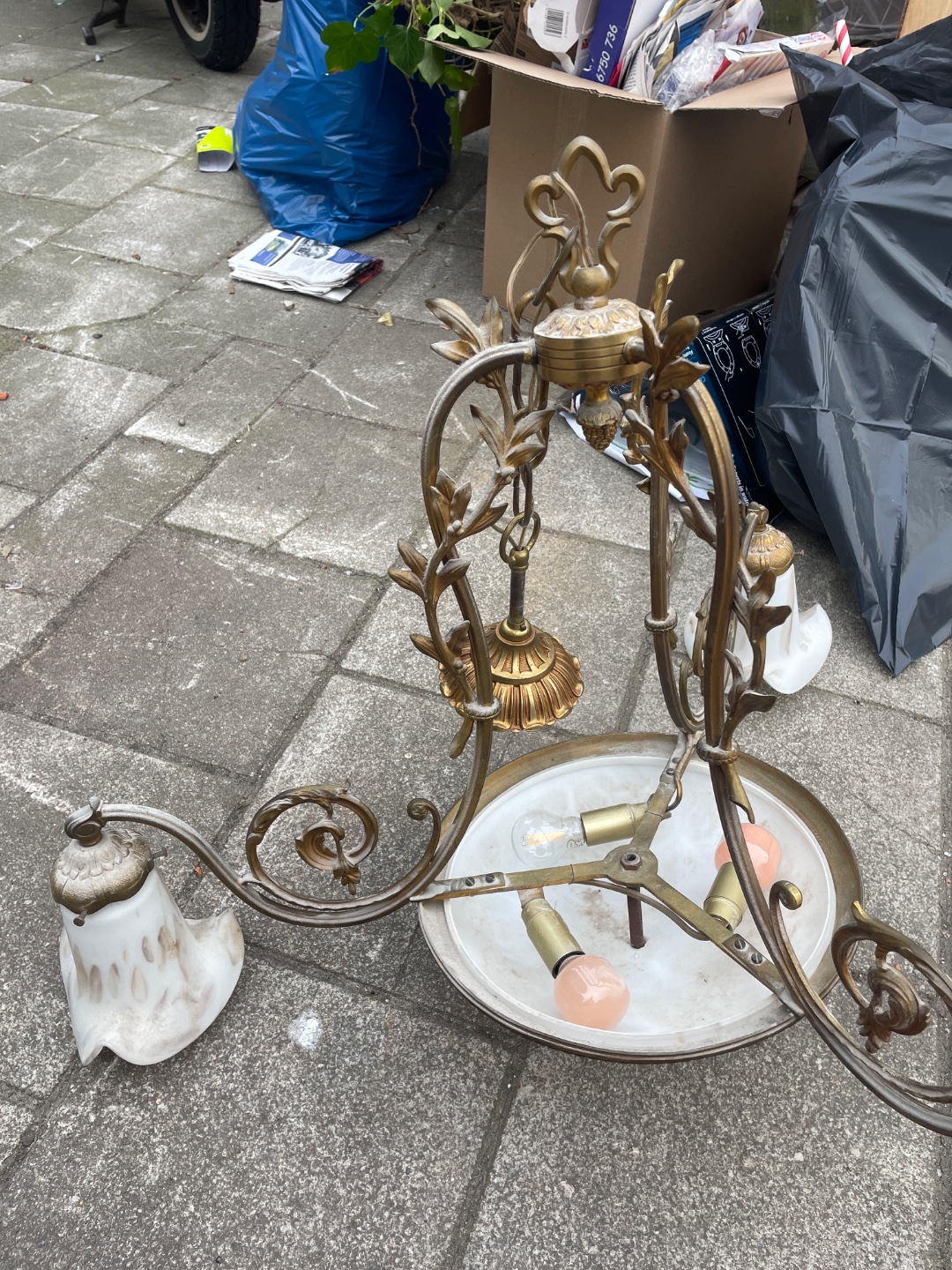 Lamp dusty but complete 3