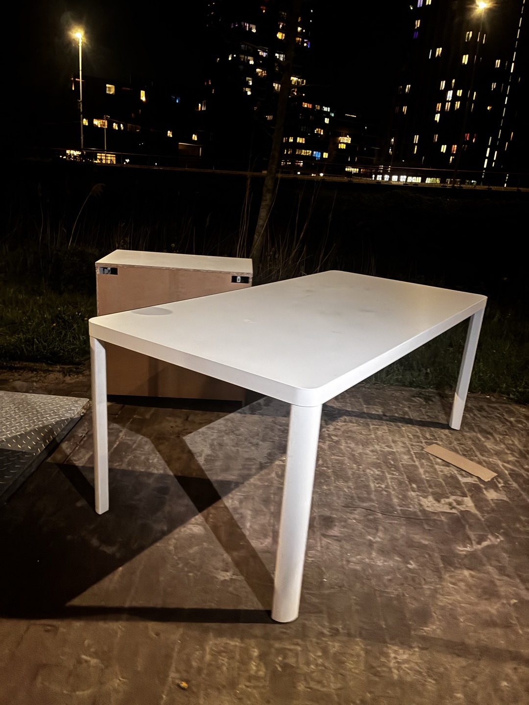 Multiple decent furniture peaces! Table, some small tables and shelves, small trash cans, bucket etc. 1