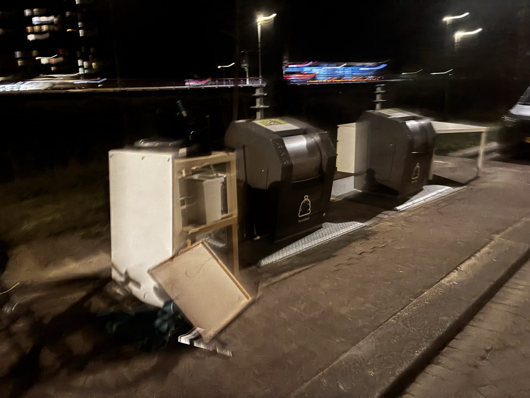 Multiple decent furniture peaces! Table, some small tables and shelves, small trash cans, bucket etc. 3