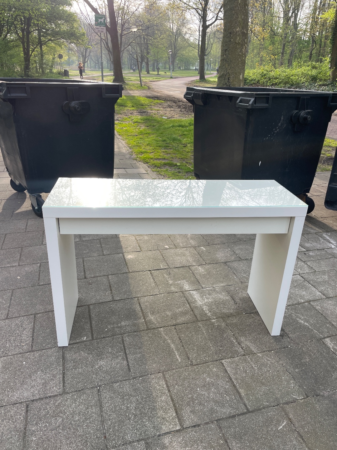 lade gaat beetje lastig open maar dat is wel te maken denk ik. ziet er verder goed uit! 1