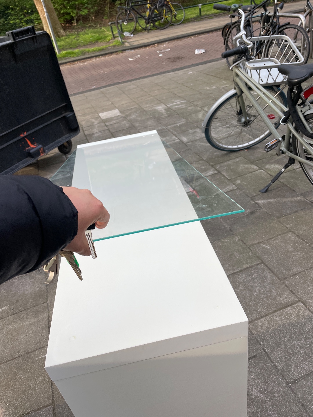 lade gaat beetje lastig open maar dat is wel te maken denk ik. ziet er verder goed uit! 2