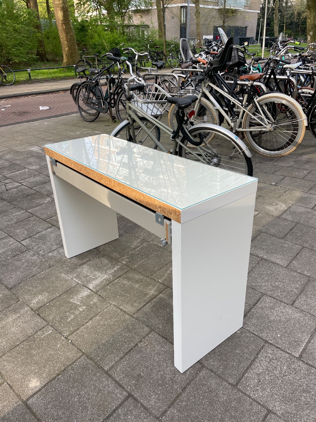 lade gaat beetje lastig open maar dat is wel te maken denk ik. ziet er verder goed uit! 3