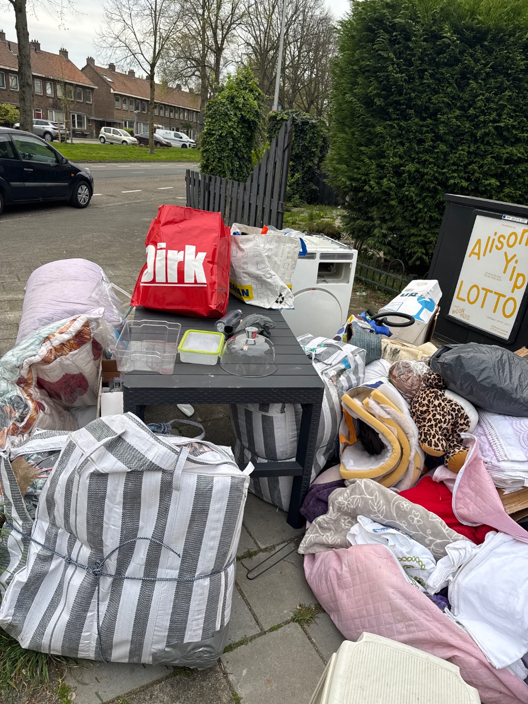 So much stuff, from textile to glass vases 1