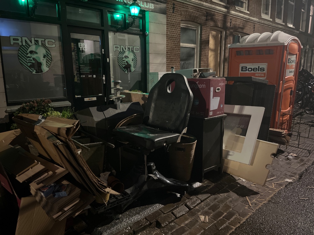 Govert flinckstraat in front of robby nelson training