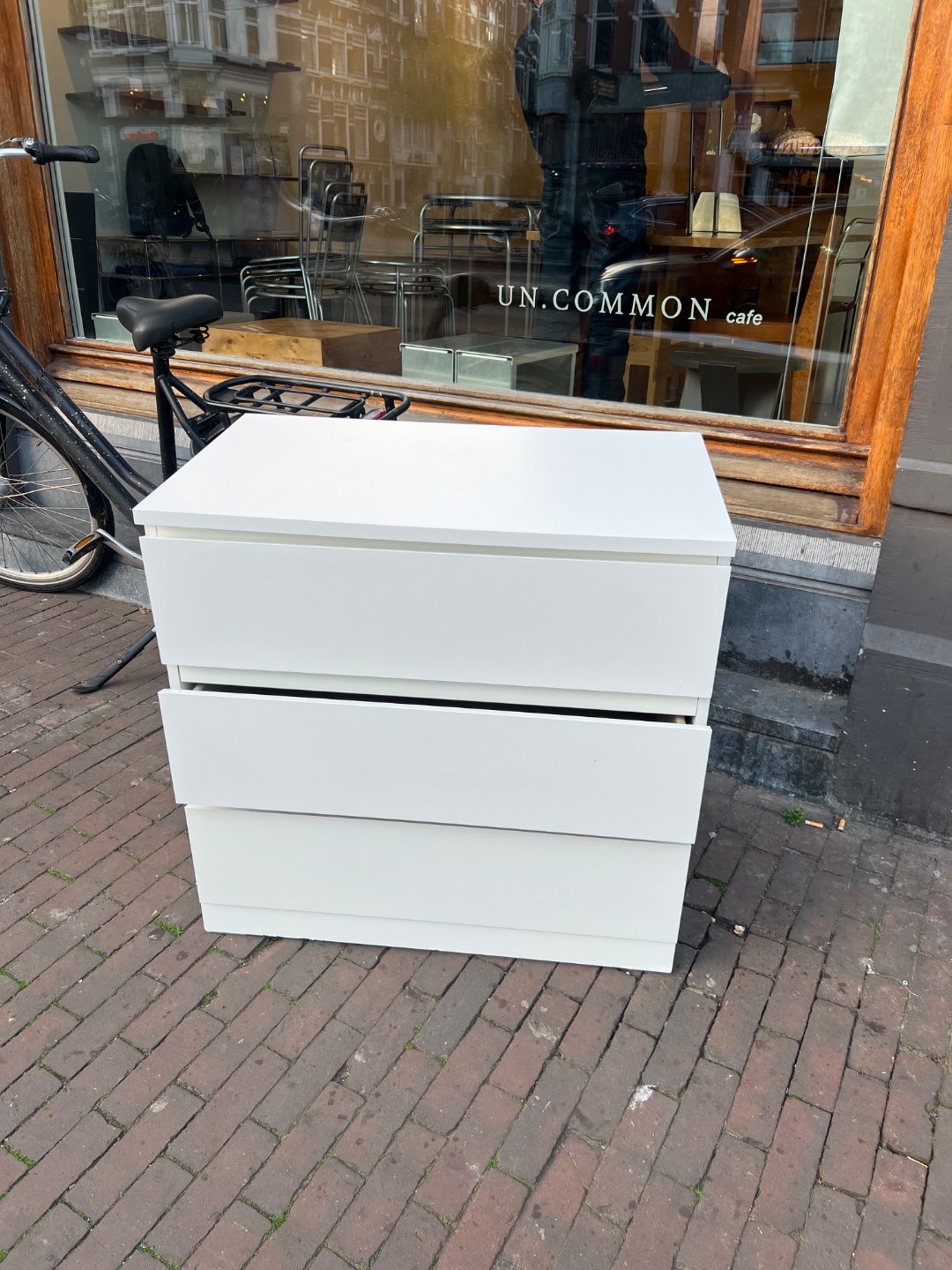 Mooie IKEA kast, zo goed als nieuw 1