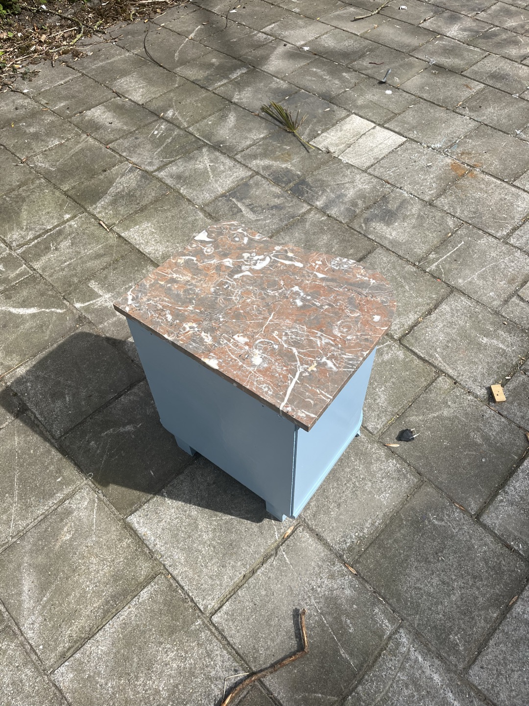 Klein kastje/ nachtkastje 1