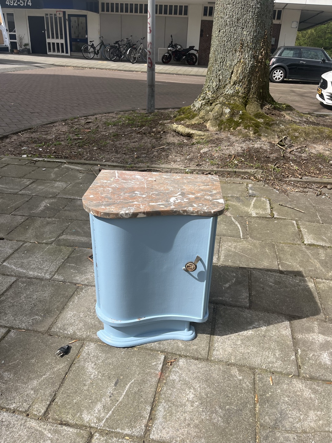 Klein kastje/ nachtkastje 2