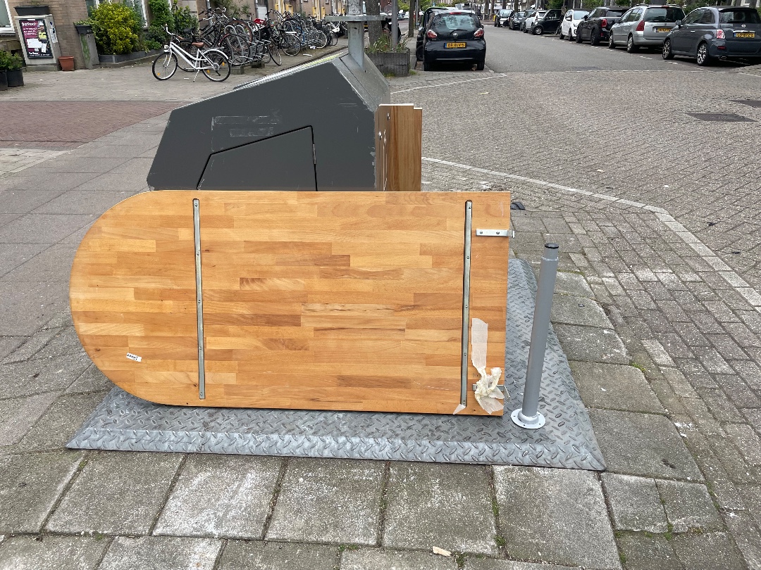 (Bar) table with foot and hardware

IKEA Ivar shelf 50-79 cm