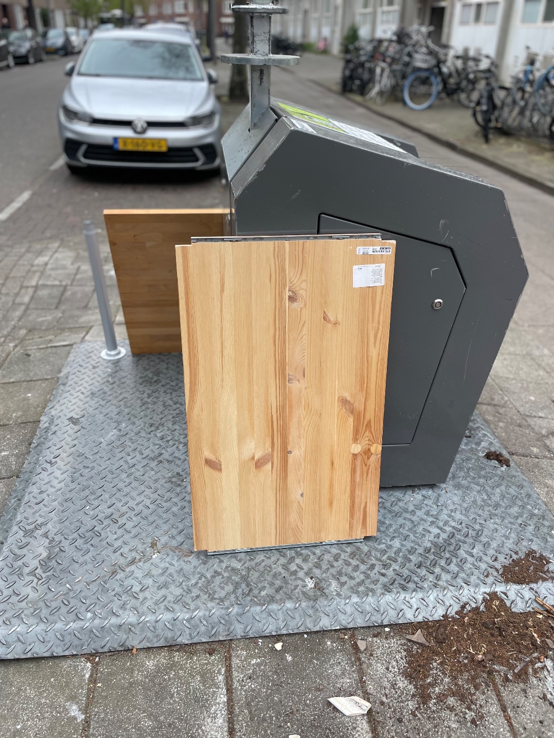 (Bar) table with foot and hardware

IKEA Ivar shelf 50-79 cm 3