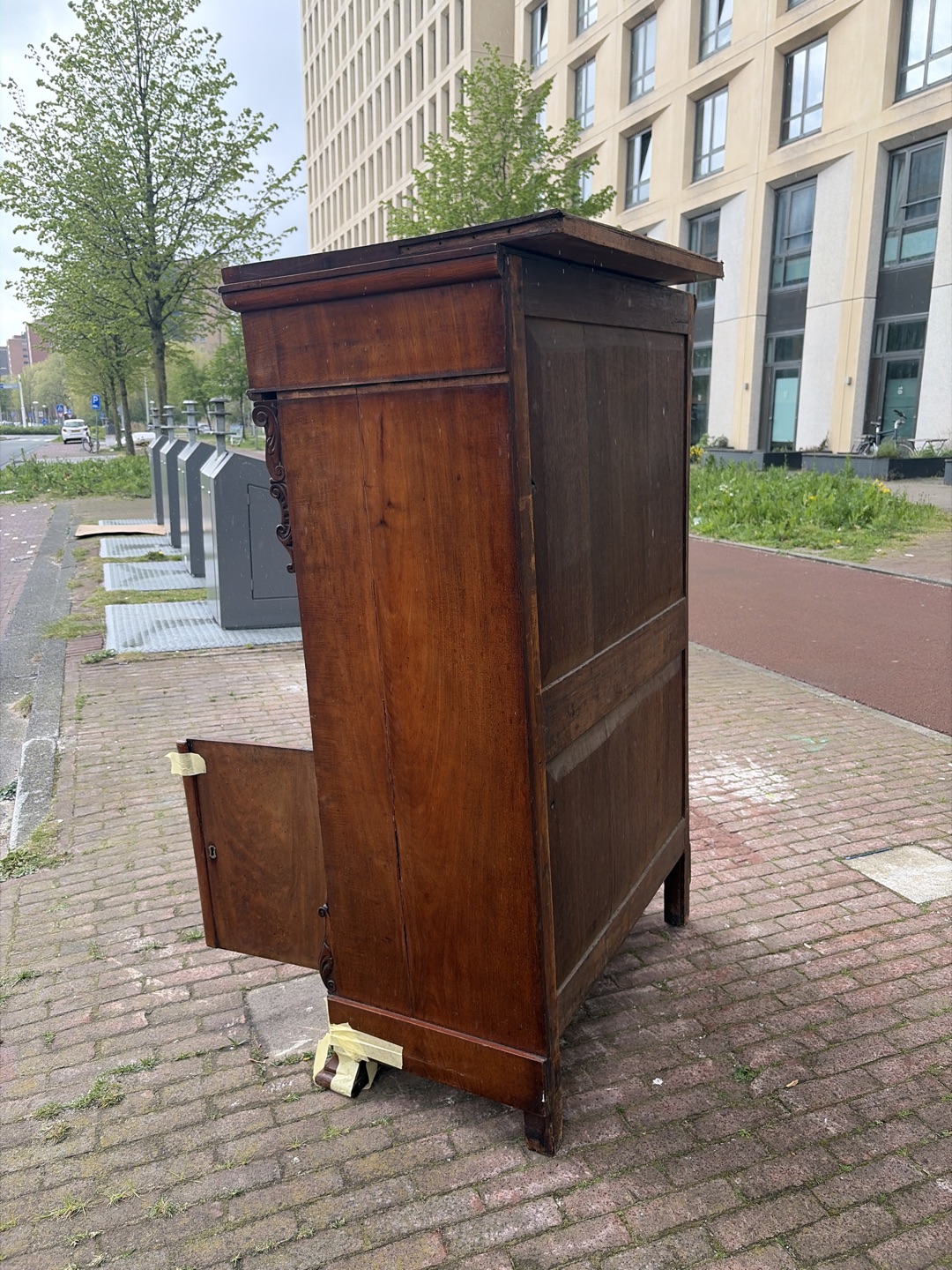 There is a beautiful-looking wooden cupboard by the road; some panels are off, but I think it's easily mendable. 2