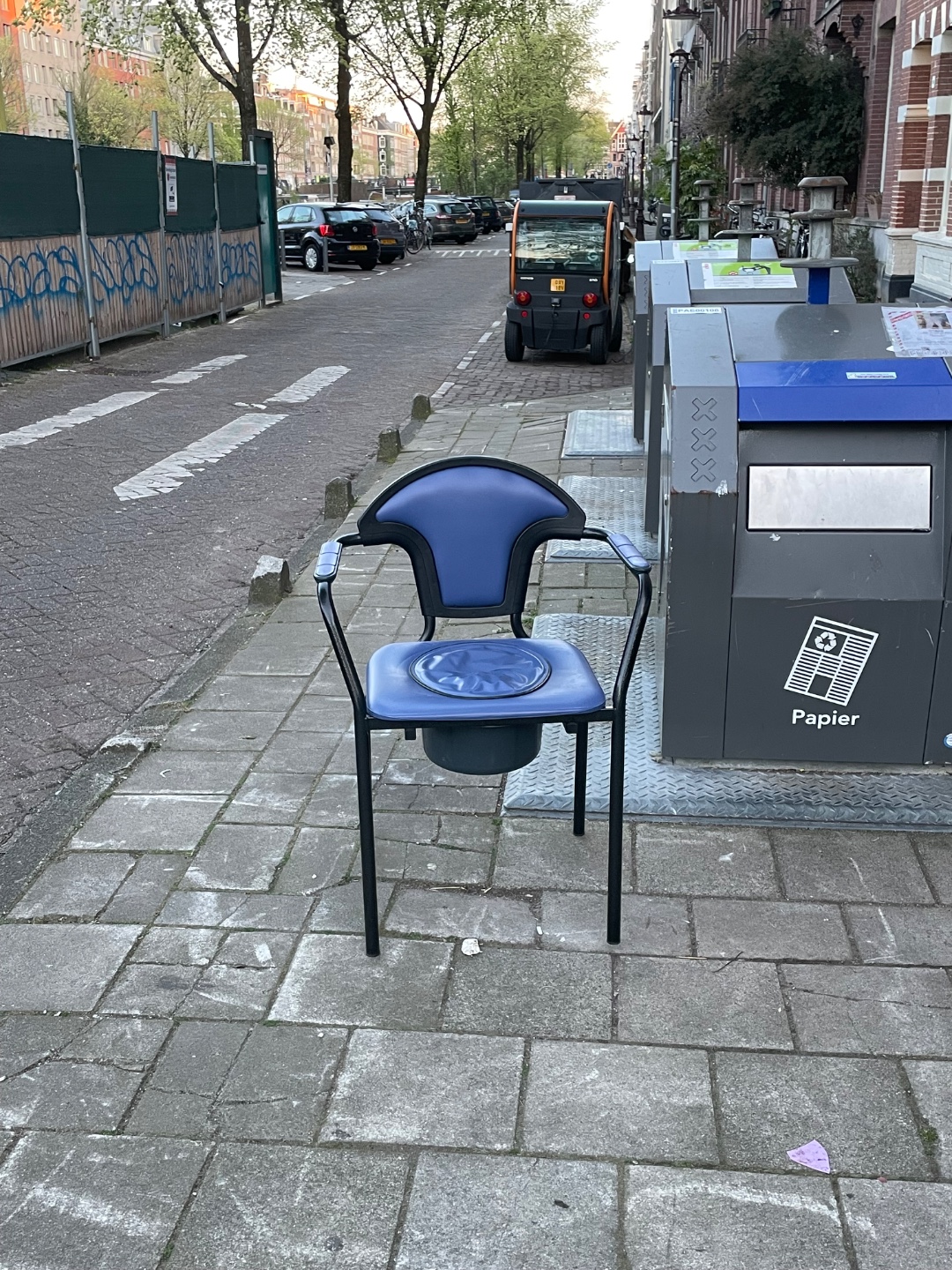 Poepstoel zonder gebruikssporen. 1