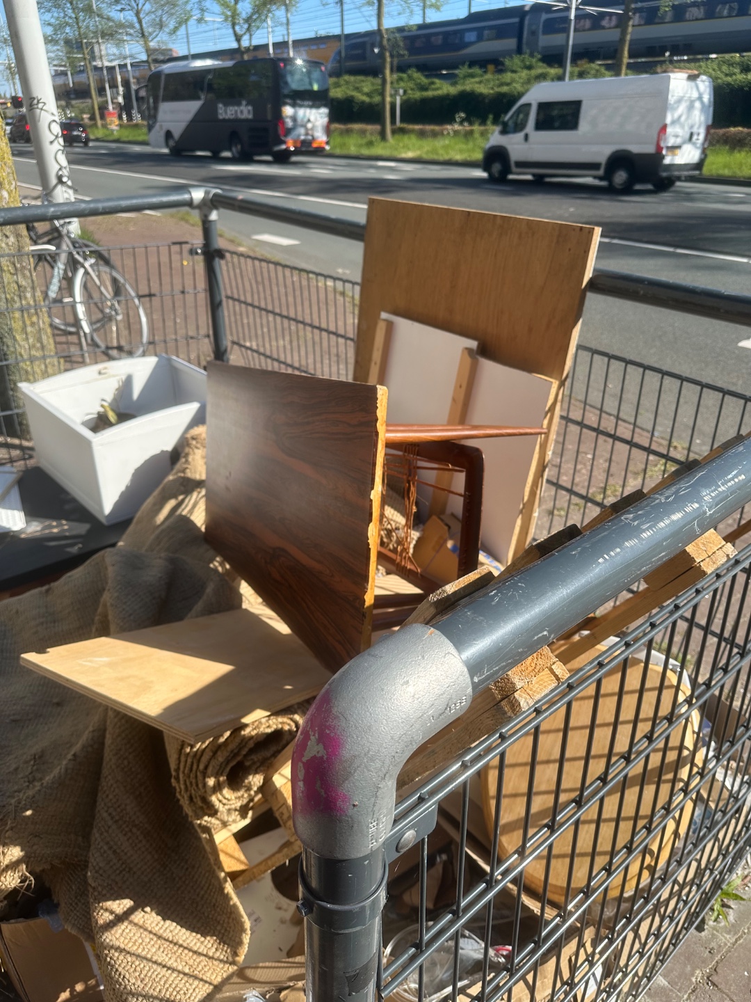 60’s saloon table. Needs some love 💕 
Picture was taken around 18:00. Not sure if it’s still there. 2