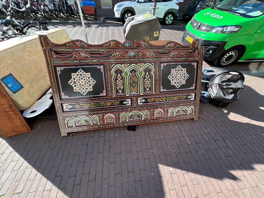 Hand-painted Moroccan bed 1