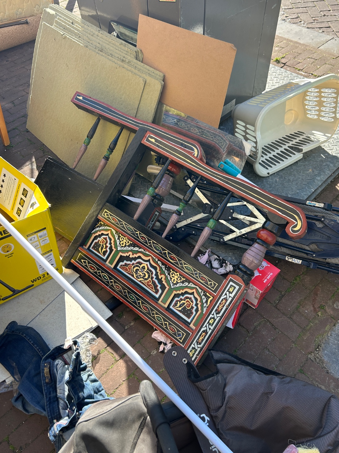 Hand-painted Moroccan bed 3