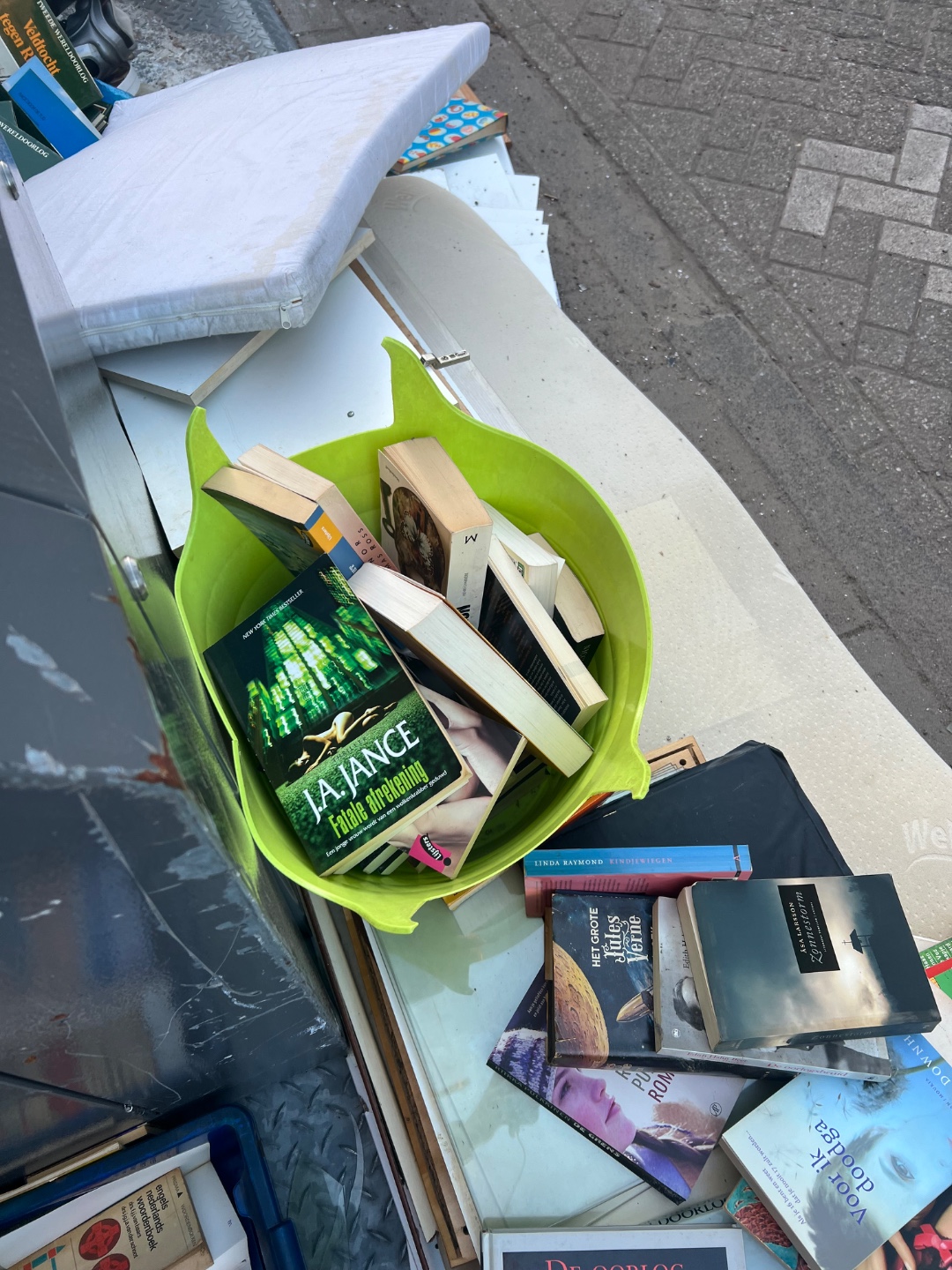 Item found on Amsterdam, Oost, Eerste Atjehstraat 142 2