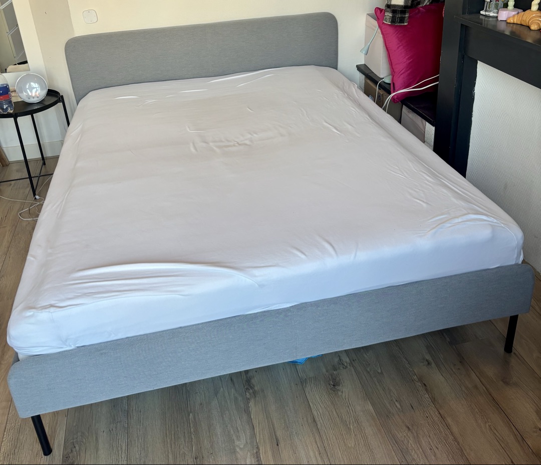 Bed op te halen op vrijdag 24 april rond 12.00/13.00 uur (inclusief lattenbodem en matras) dm voor contact 1