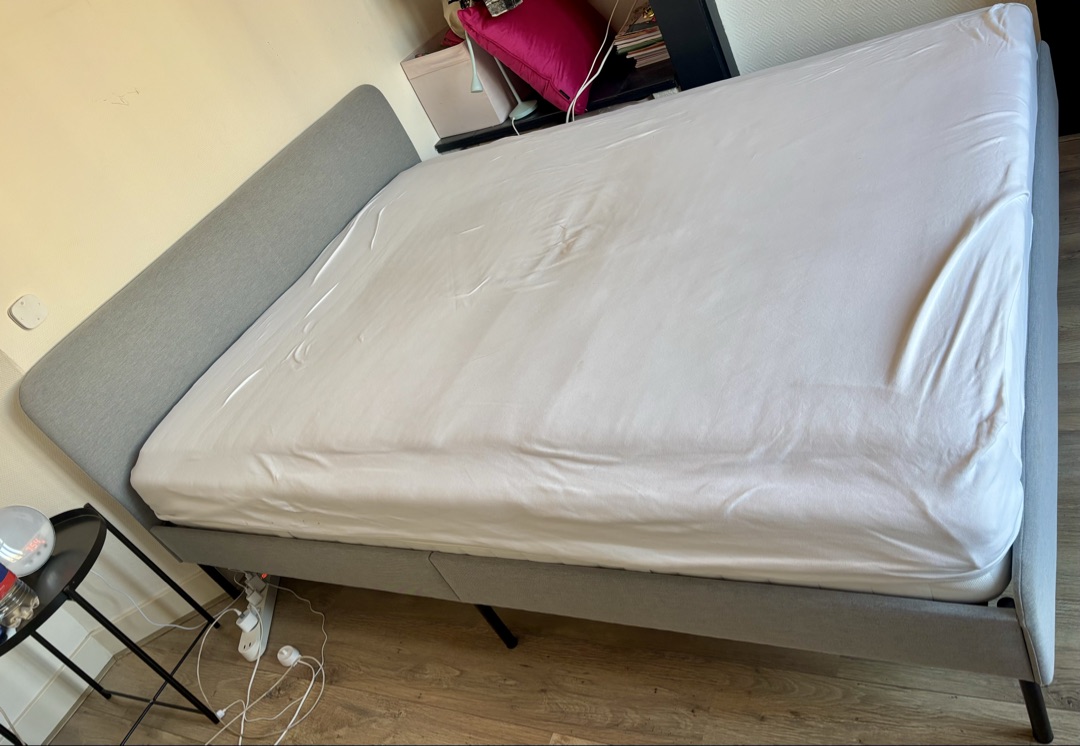 Bed op te halen op vrijdag 24 april rond 12.00/13.00 uur (inclusief lattenbodem en matras) dm voor contact 3